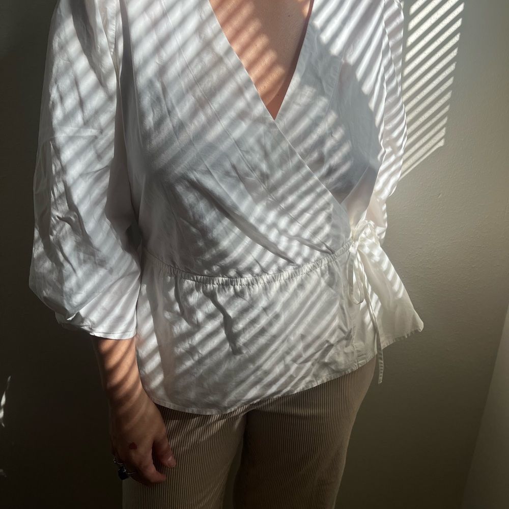 Large minimalist white top